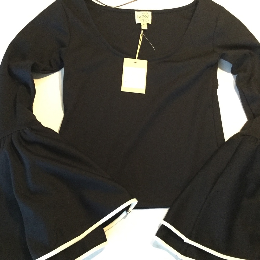 Black & White XS NWOT bell sleeve Ronny Kobo top